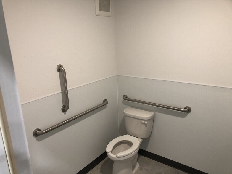 More Photos Of 1818 Sheyenne Lp N, Fargo Industrial For Sale