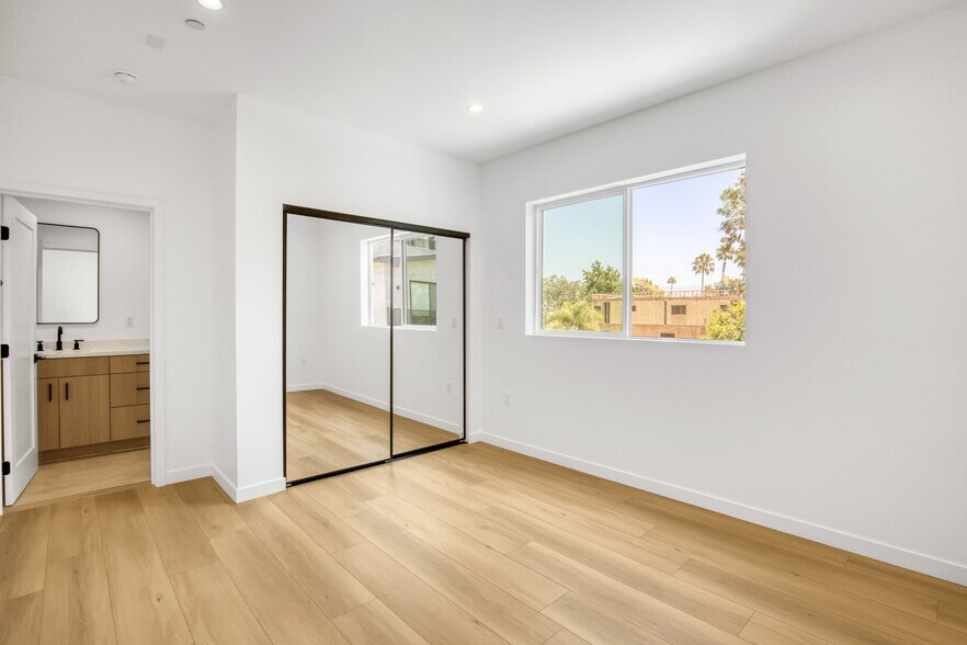 More Photos Of 10826 Hesby St, North Hollywood Apartments For Sale