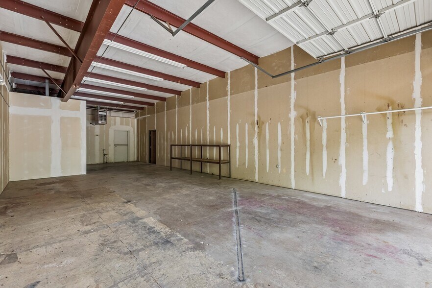 More Photos Of 405 W 2nd St, Edmond Office For Lease