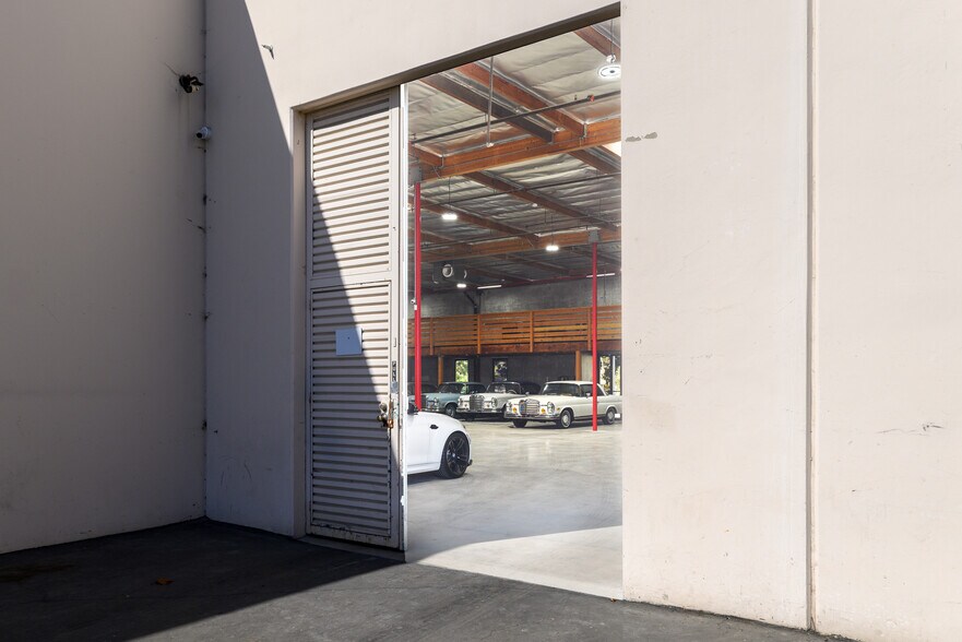 More Photos Of 2368 Eastman Ave, Ventura Distribution For Sale