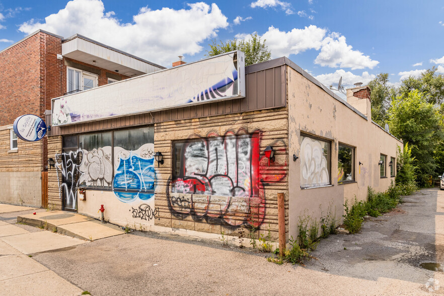 Primary Photo Of 4111 Rue Beaubien E, Montréal Office For Sale