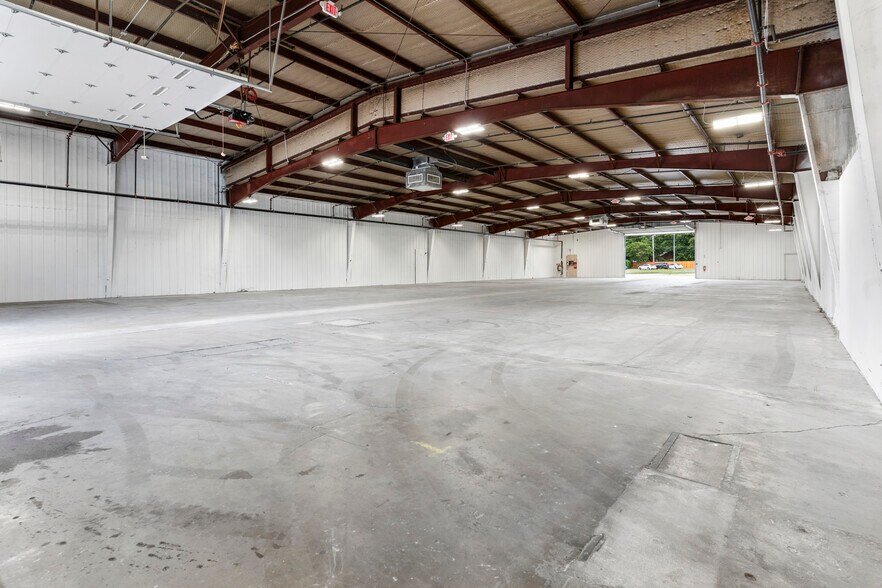 More Photos Of 1511 W Broadway St, Ardmore Auto Dealership For Sale