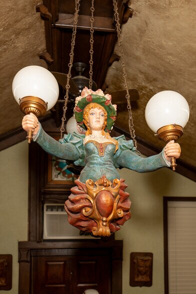 More Photos Of 519 E Goliad Ave, Crockett Storefront For Sale