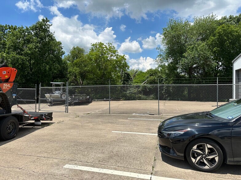 More Photos Of 1705 N Main St, Cleburne Auto Dealership For Lease