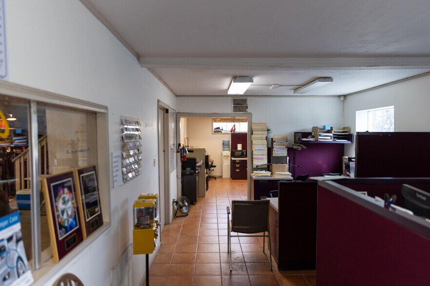 More Photos Of 1320 Lake Bradford Rd, Tallahassee Service For Sale