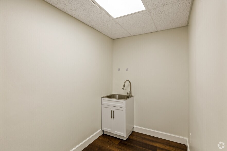 More Photos Of 2501 W Hillsboro Blvd, Deerfield Beach Office For Sale