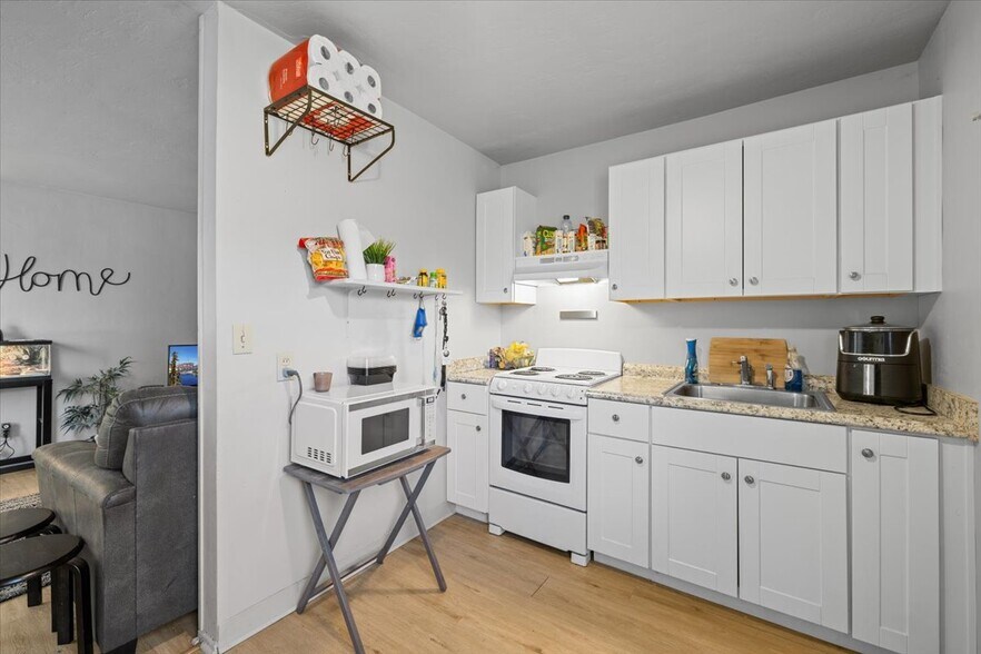 More Photos Of 307 Tussey Ln, Grants Pass Apartments For Sale