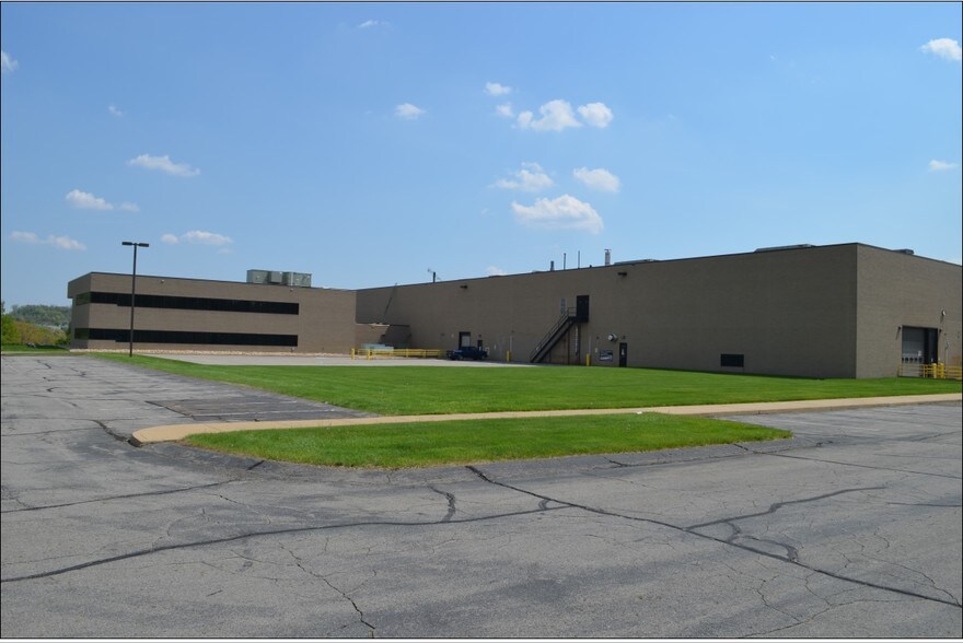 More Photos Of 252 Park West Dr, Pittsburgh Manufacturing For Lease