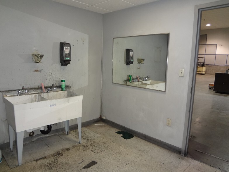 More Photos Of 222 W 6th St, Junction City Office For Sale