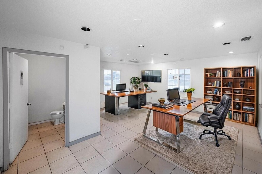 More Photos Of 1103 Barstow Ave, Clovis Auto Dealership For Lease