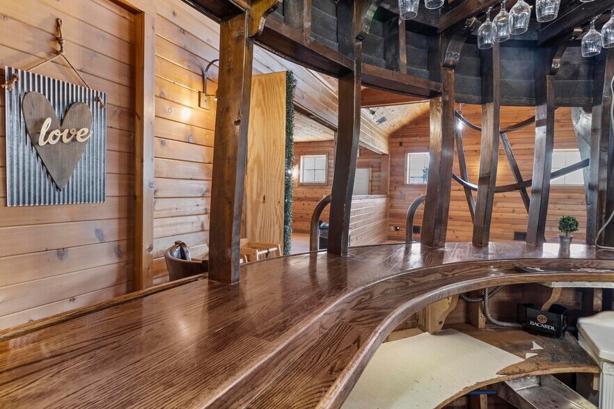 More Photos Of 109 E B St, Cedar Creek Freestanding For Sale