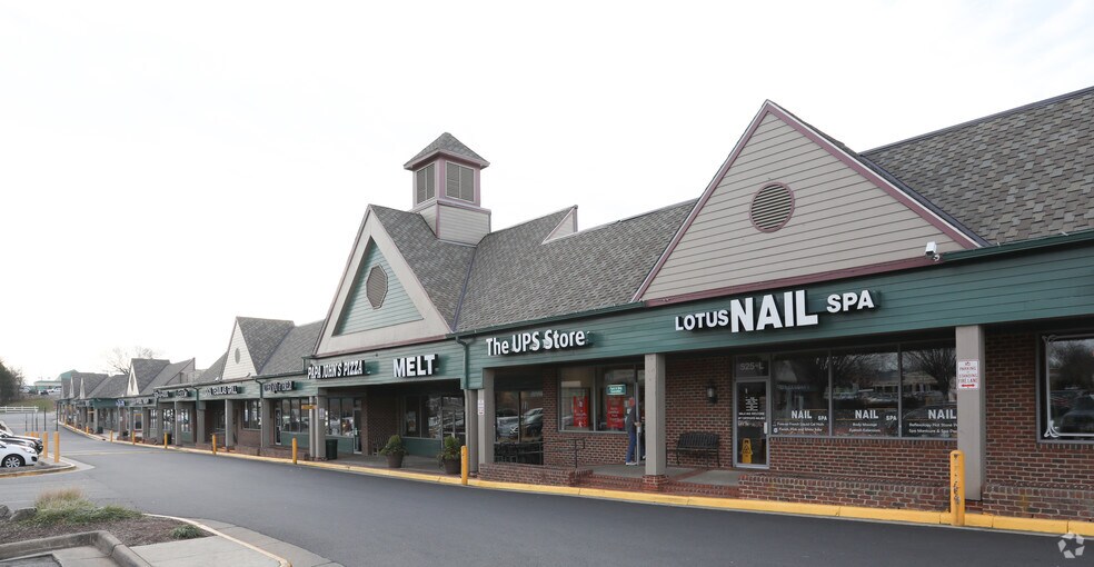 More Photos Of 525 E Market St, Leesburg Storefront For Lease