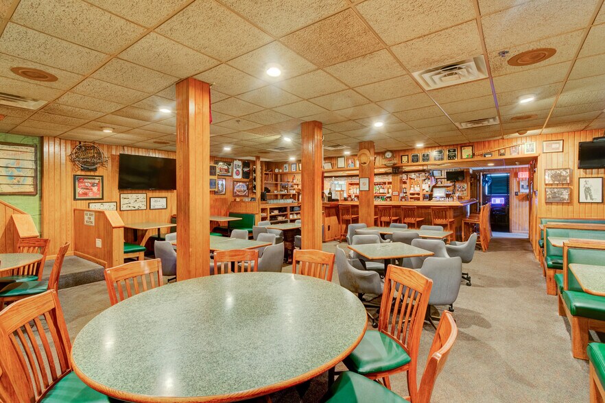 More Photos Of 1702 Park Hill Dr, Gainesville Restaurant For Sale