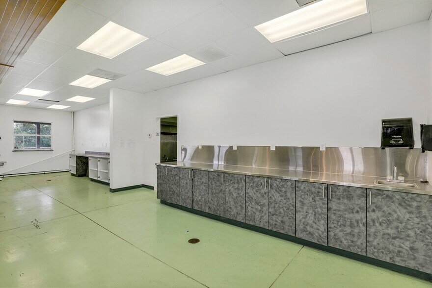 More Photos Of 10070 Fern Hill Dr, Riverview Freestanding For Sale