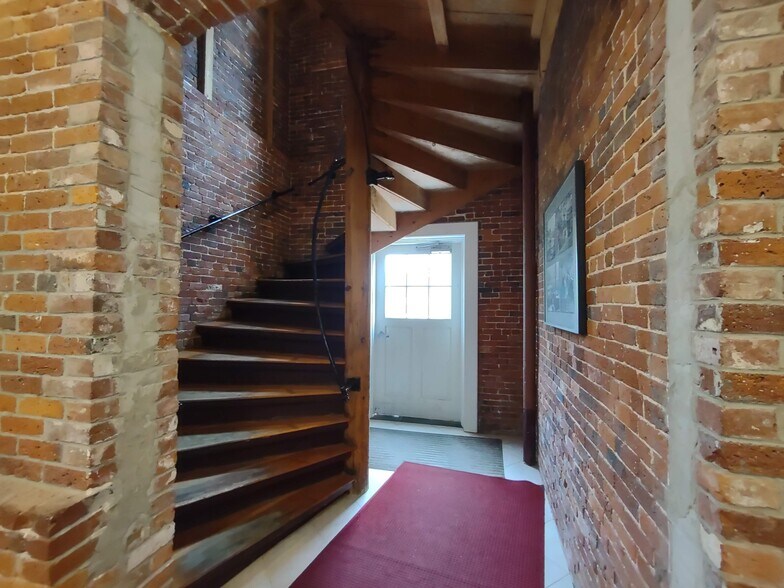 More Photos Of 1 Mill Plz, Laconia Office For Sale