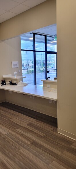 More Photos Of 5107 Summer Ave, Memphis Freestanding For Lease