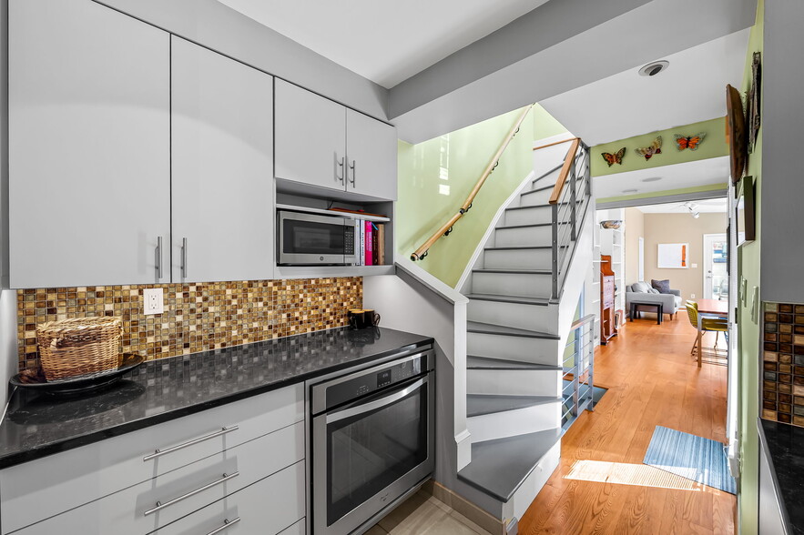 More Photos Of 1637 E Baltimore St, Baltimore Office Residential For Sale