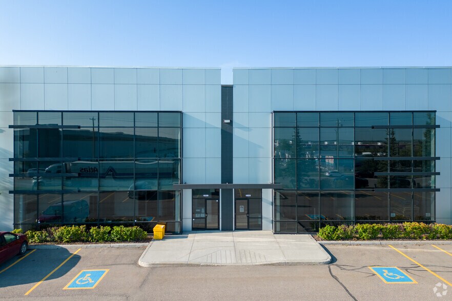 More Photos Of 1839 120 Av NE, Calgary Service For Lease