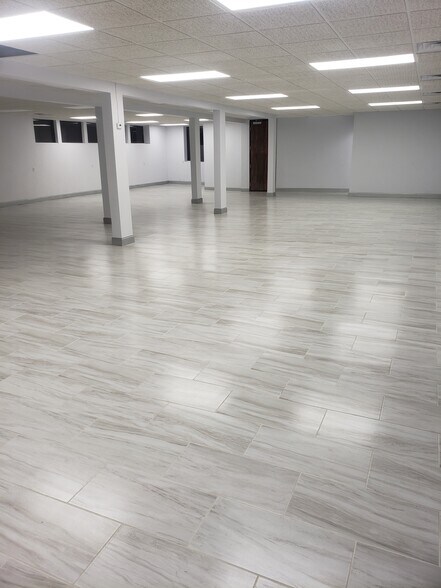 More Photos Of 24724 Lahser Rd, Southfield Office For Sale