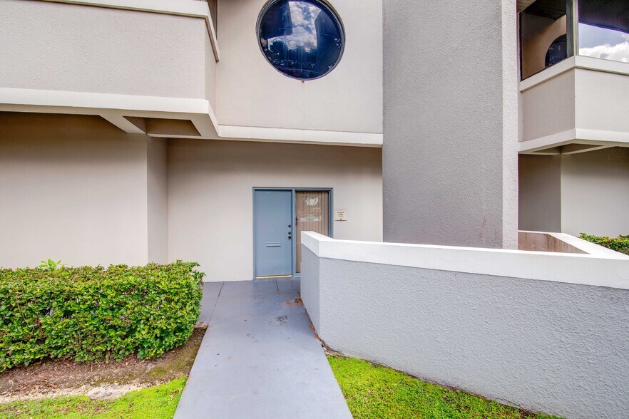 More Photos Of 7000 SW 97th Ave, Miami Office For Sale