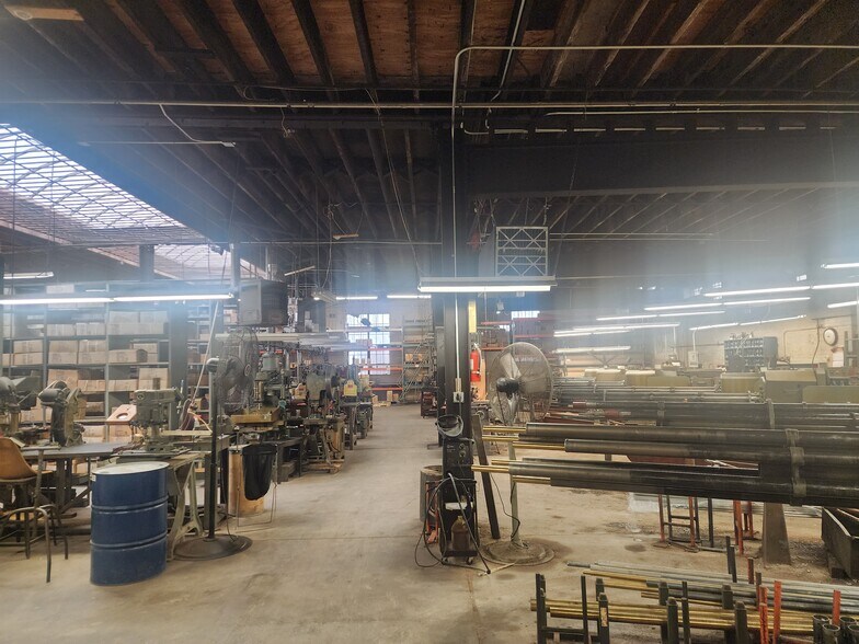 More Photos Of 2922 W 26th St, Chicago Warehouse For Lease