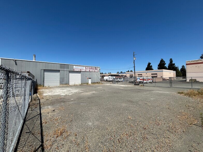More Photos Of 4711 Paoli Loop Rd, American Canyon Warehouse For Lease