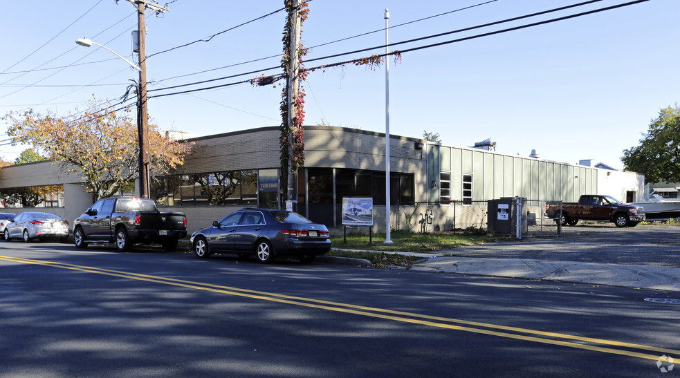 Primary Photo Of 120 Park Ave, Lyndhurst Manufacturing For Sale