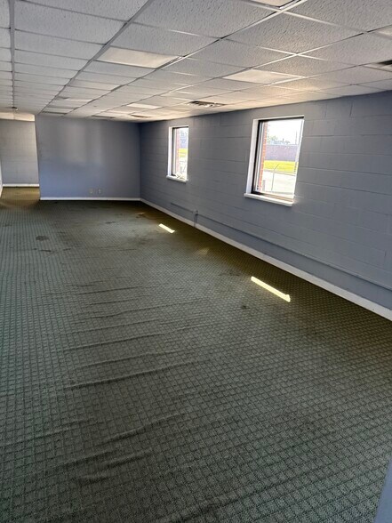 More Photos Of 900-920 W Fairfield Rd, High Point Warehouse For Lease