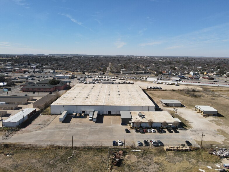 More Photos Of 234 W Avenue L, San Angelo Manufacturing For Sale
