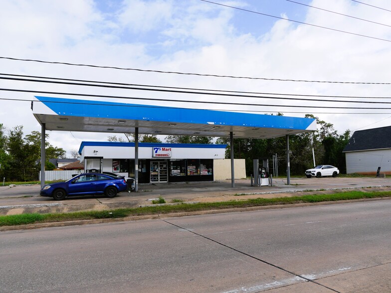 Primary Photo Of 8435 Tidwell Rd, Houston Service Station For Sale