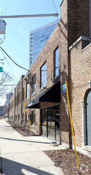 More Photos Of 2025 N Summit Ave, Milwaukee Office For Lease