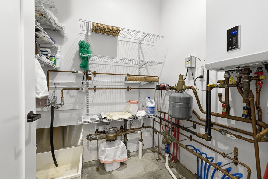 More Photos Of 20 N Mulberry St, Mansfield Office For Sale