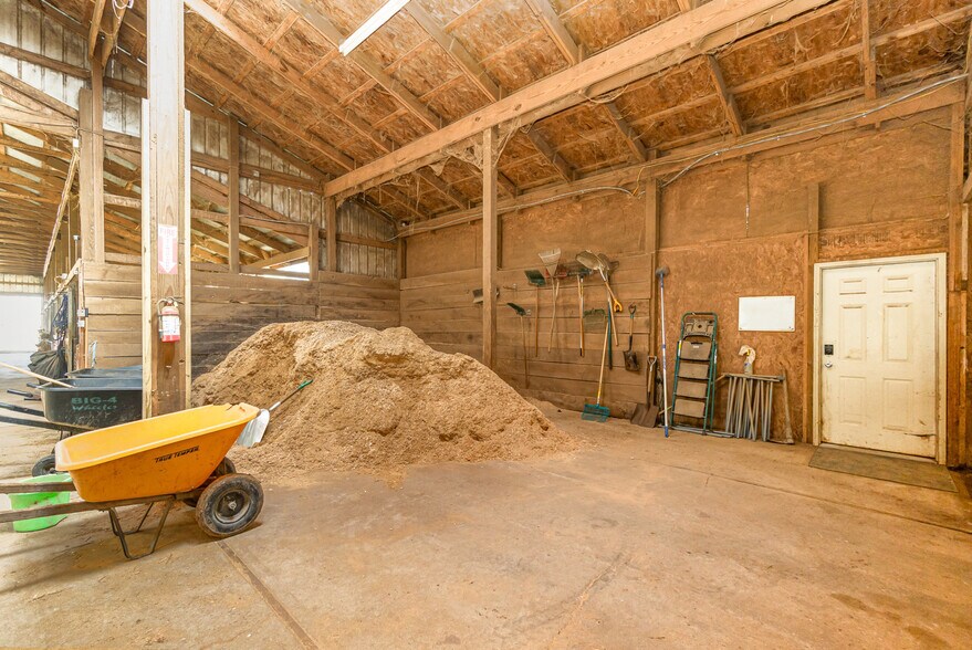More Photos Of 7195 Singer Rd, Dayton Horse Stables For Sale