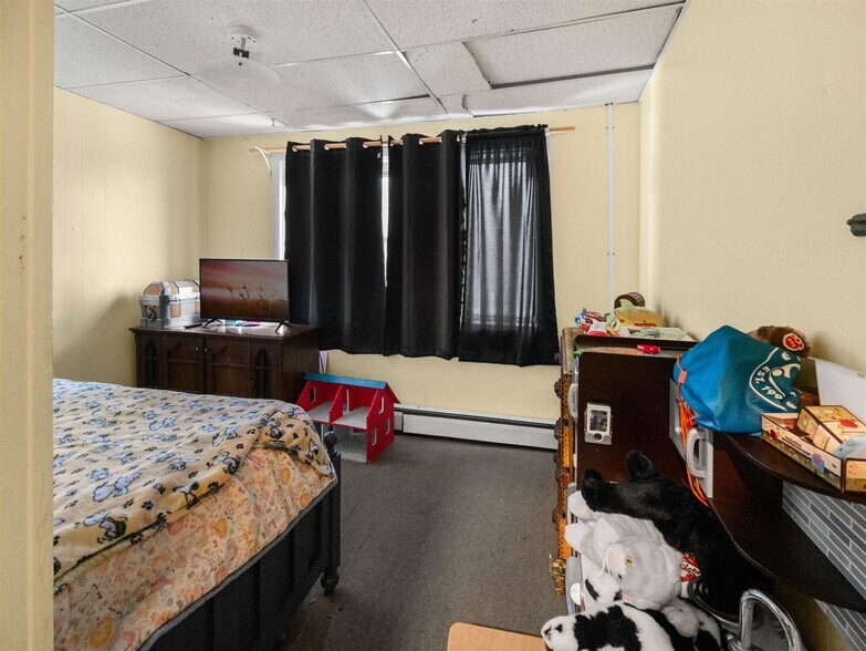 More Photos Of 25 North St, Proctor Restaurant For Sale