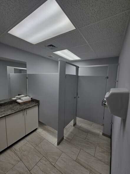 More Photos Of 4015 Belt Line Rd, Addison Office For Lease