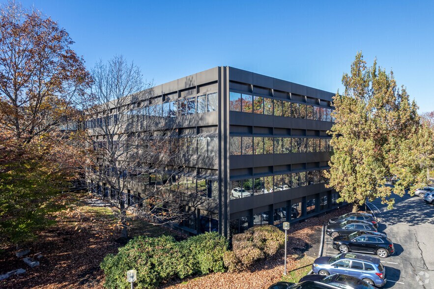 More Photos Of 20 William St, Wellesley Office For Lease