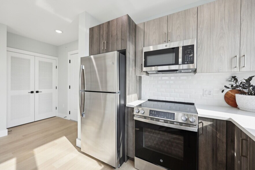 More Photos Of 64-68 Emmet St, Newark Apartments For Lease