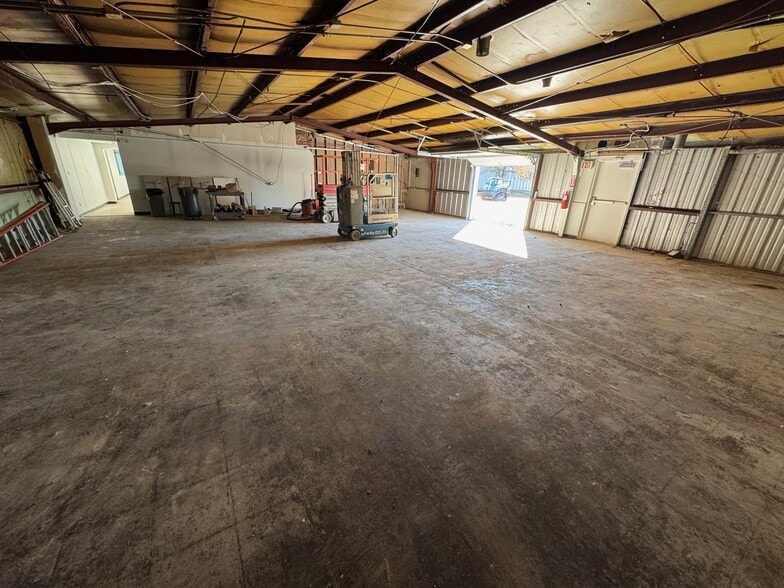 More Photos Of 300 N Marion St, Olathe Unknown For Lease