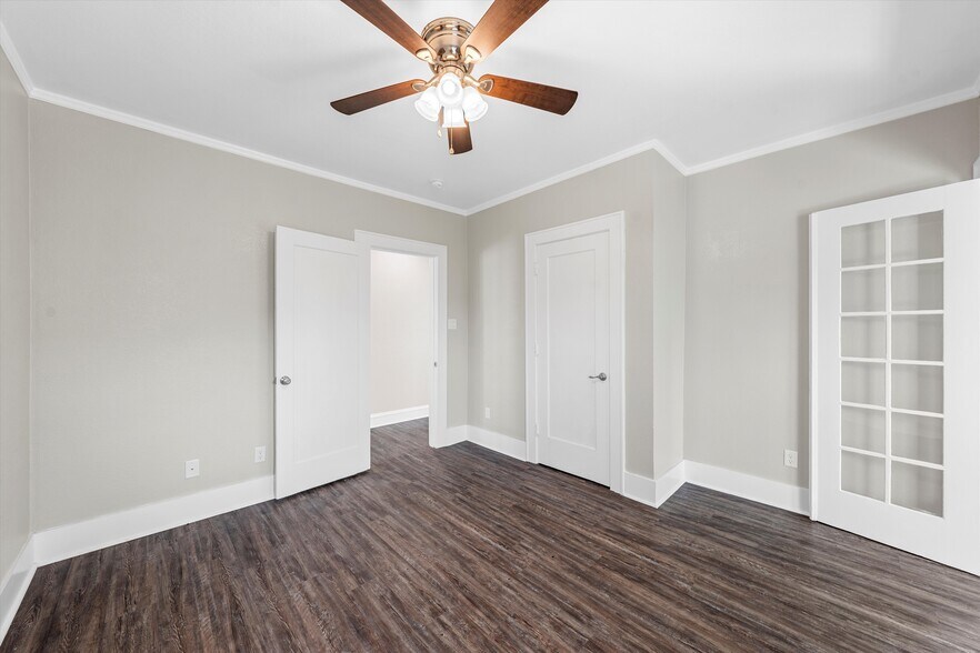 More Photos Of 1314 N 15th St, Waco General Retail For Sale