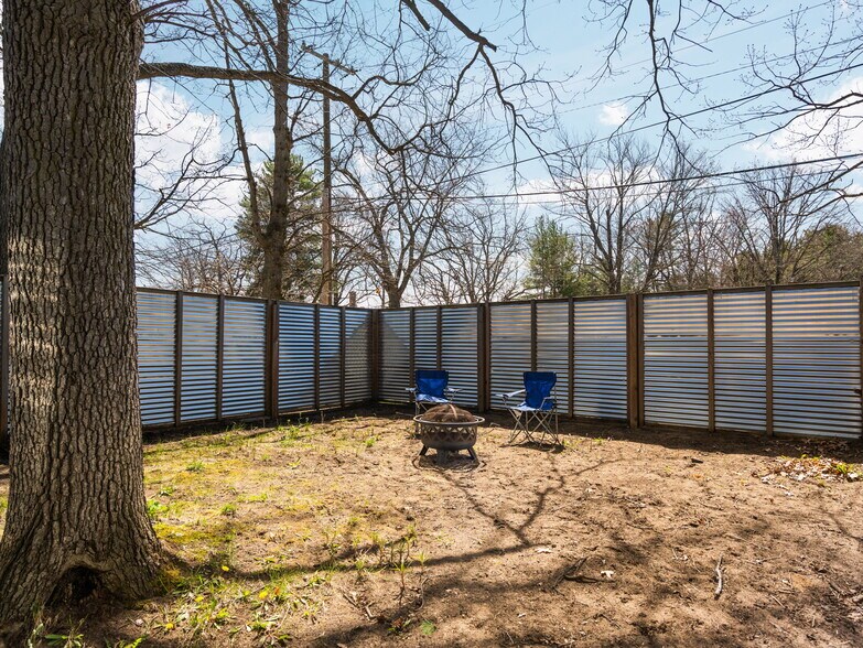 More Photos Of 1323 Cass St, Traverse City Flex For Sale