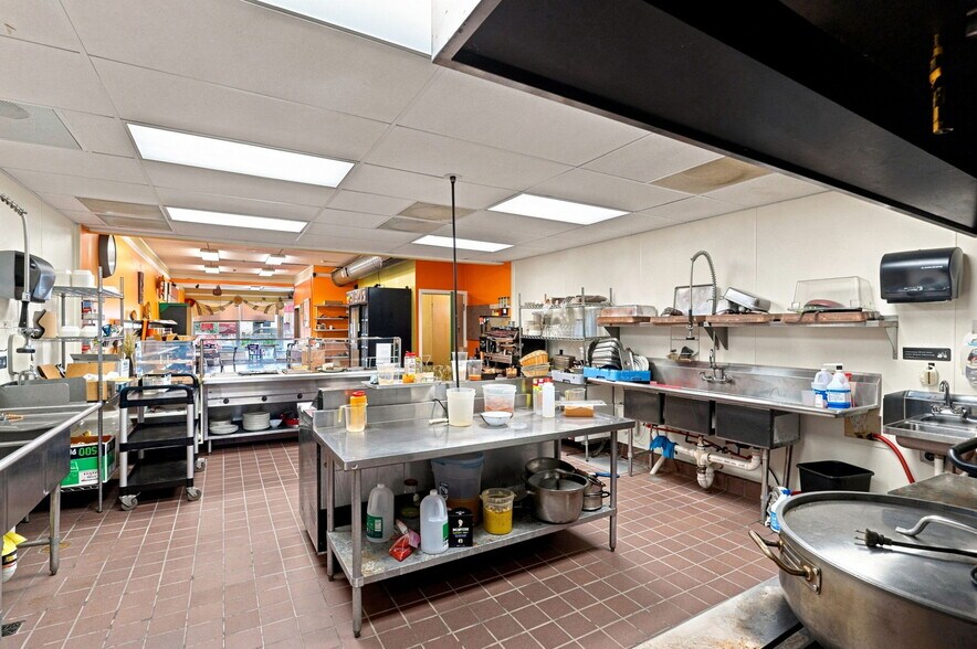 More Photos Of 3749 Cedar Ave S, Minneapolis Restaurant For Lease