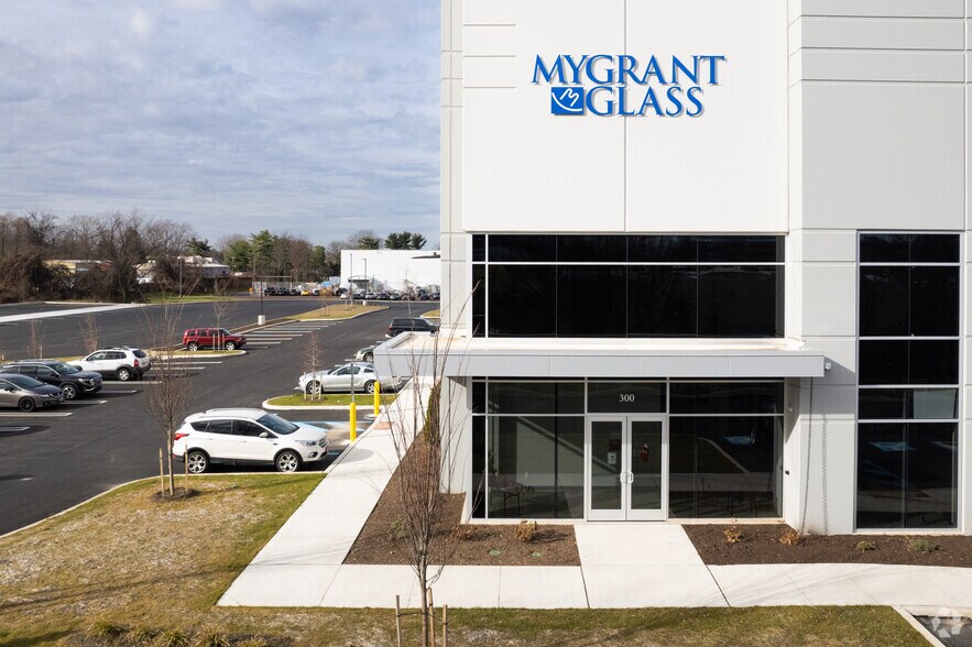 More Photos Of 350 Ivyland Rd, Warminster Township Manufacturing For Lease