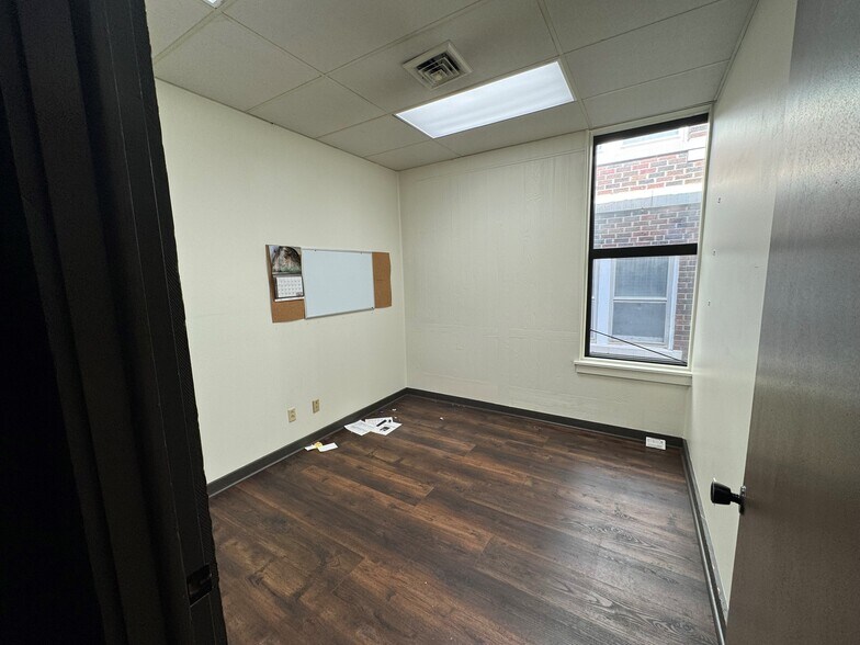 More Photos Of 204 W 6th St, Newton Office For Sale