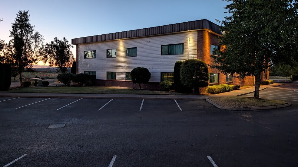 More Photos Of 20055 SW Pacific Hwy, Sherwood Office For Lease