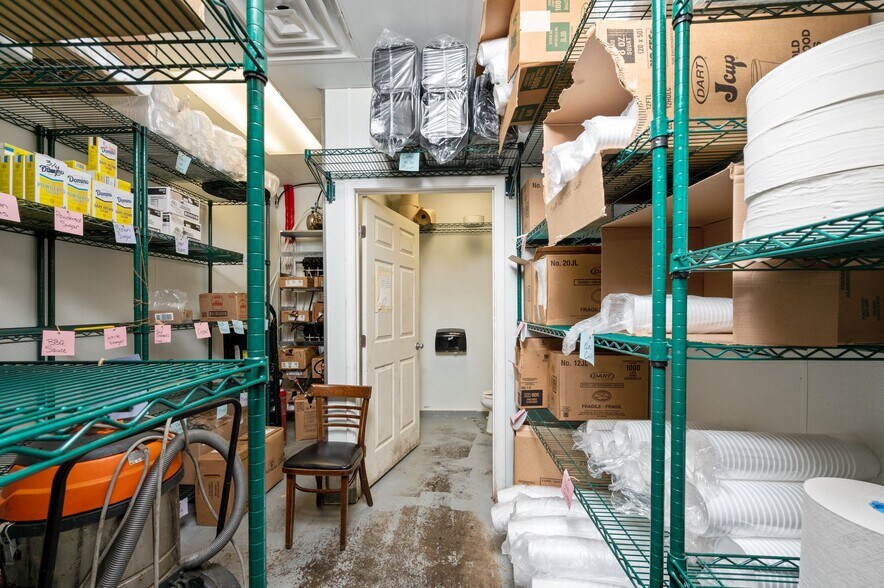 More Photos Of 1296 N Ferdon Blvd, Crestview Restaurant For Sale