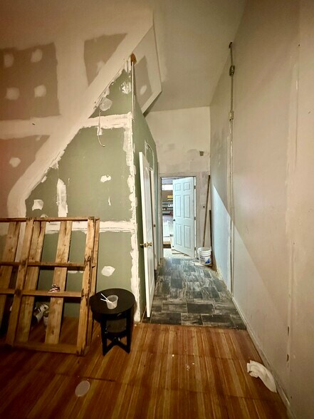 More Photos Of 5801 Christian St, Philadelphia Office Residential For Lease