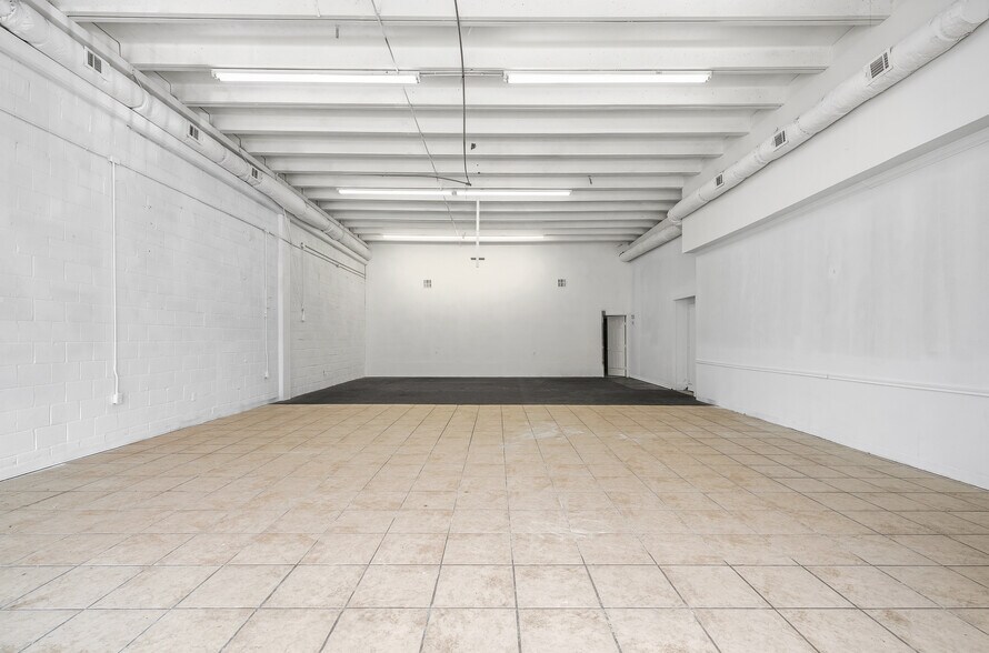 More Photos Of 4424 N Shepherd Dr, Houston Storefront For Lease