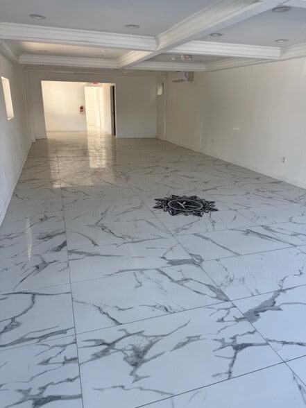 More Photos Of 24251 Main St, Santa Clarita General Retail For Lease