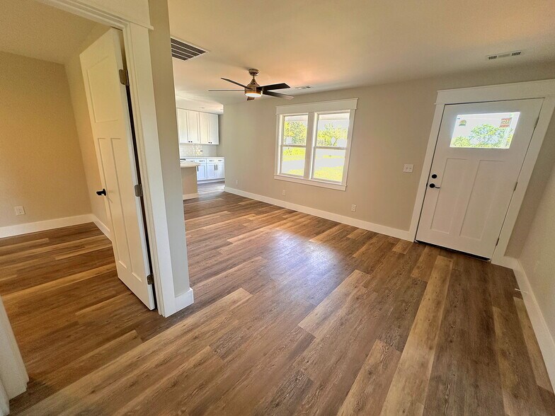 More Photos Of 5735 Fallston Rd, Lawndale Flex For Sale