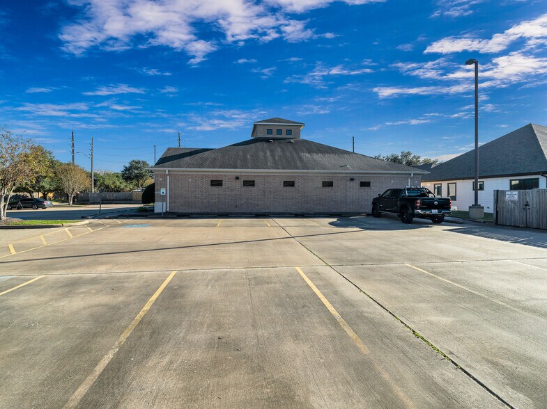 More Photos Of 714 S Peek Rd, Katy Medical For Lease